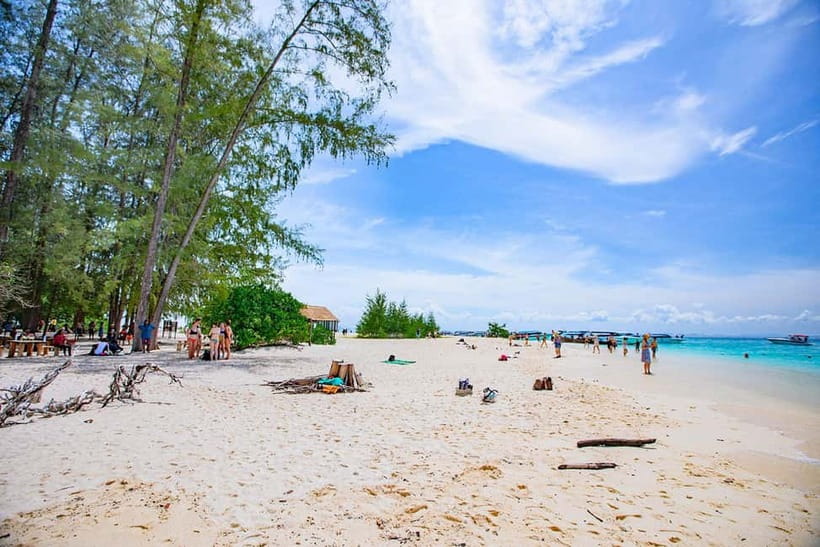 Ko Lanta: Maya Bay & Phi Phi Islands Full-Day Speedboat Trip - Phi Phi Don gives you an hour on land