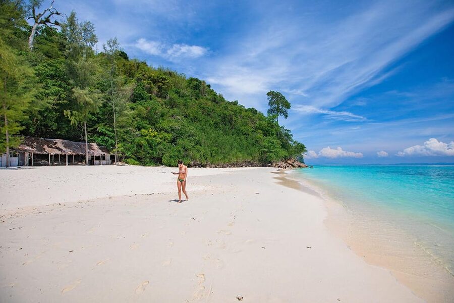 Ko Lanta: Maya Bay & Phi Phi Islands Full-Day Speedboat Trip - Shark Point and the limits of snorkeling promises