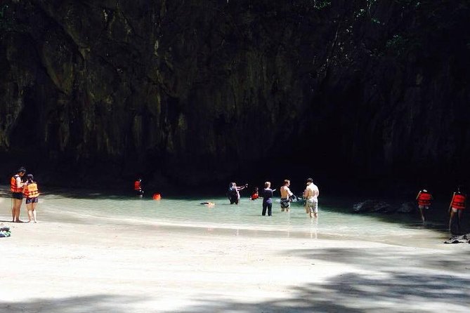 Koh Lanta: 4 Islands Tour by Speedboat with Snorkeling - Group size, crew, and family suitability