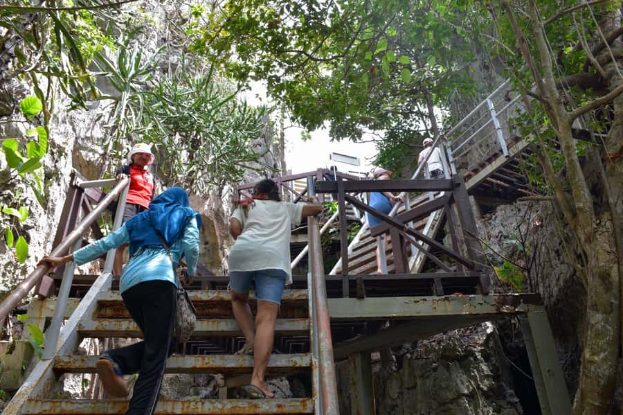 Koh Samui: Angthong Marine Park Snorkeling Tour by Speedboat - Phaluai Island brings a welcome lunch break
