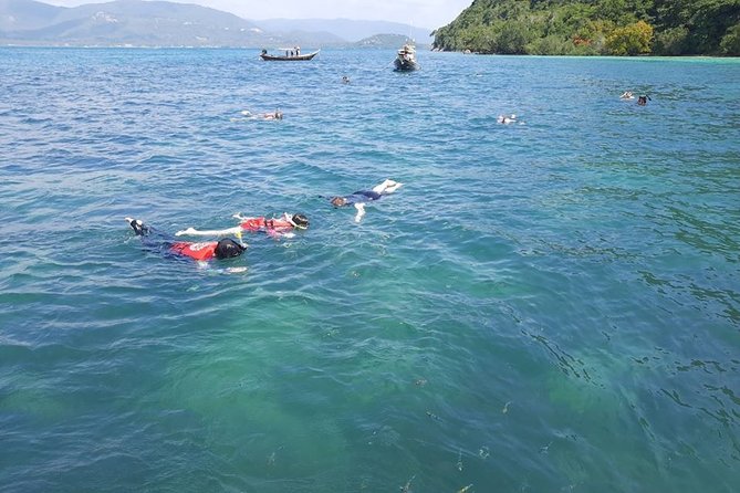 Koh Samui Islands Snorkeling Trip By Speedboat - Koh Madsum and the white-sand stop