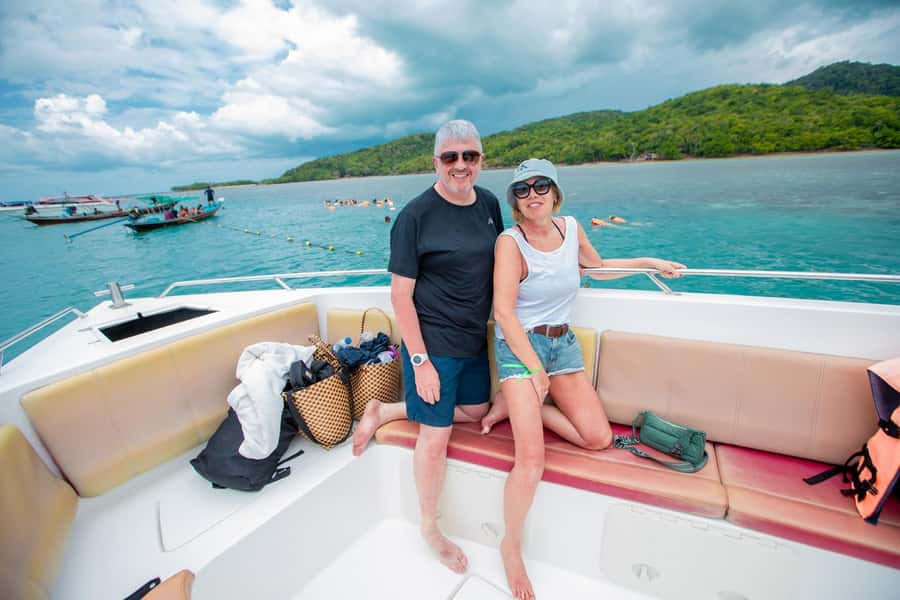 Koh Samui: Pink Dolphin Spotting & Pig Island Speedboat Tour - Searching the Gulf for dolphins