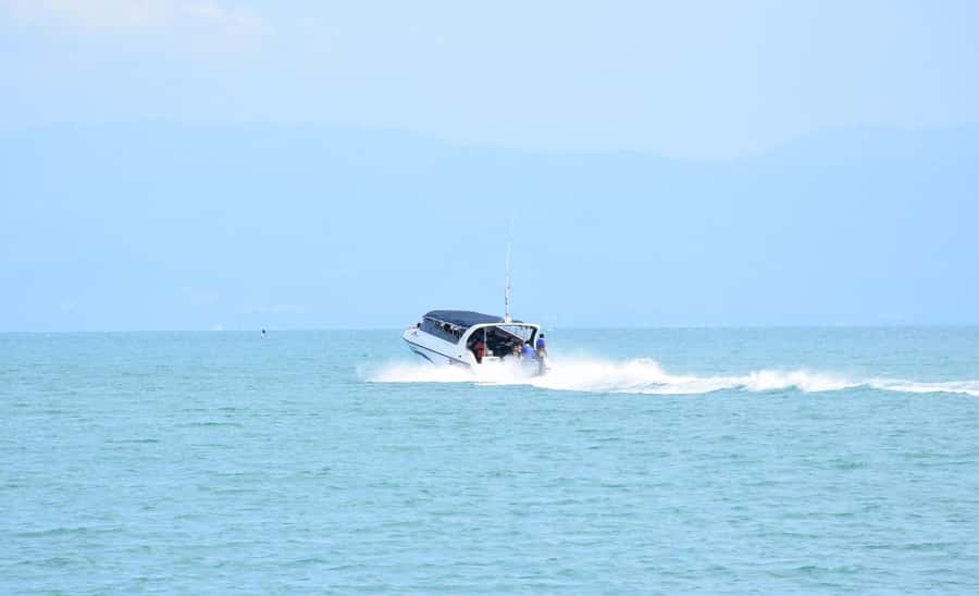 Koh Samui: Speedboat Adventure to Angthong's Hidden Gems - Wua Ta Lap combines beach time and lunch