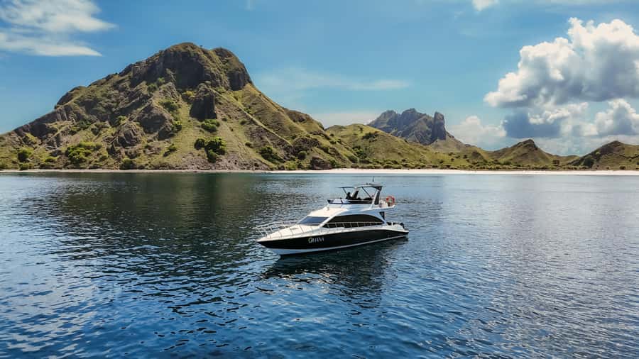 Komodo Full Day Speedboat Tour from Labuan Bajo - A full day built around Komodo’s greatest hits