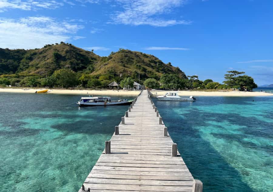 Komodo Island: 3D2N Private Speedboat Tour with Hotel - What the $905 price really covers