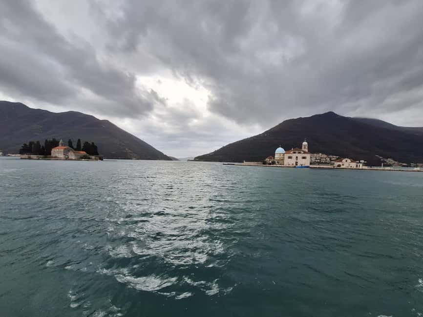 Kotor: Speedboat Tour to Perast and Our Lady of the Rocks - Perast, a Baroque village with a useful choice