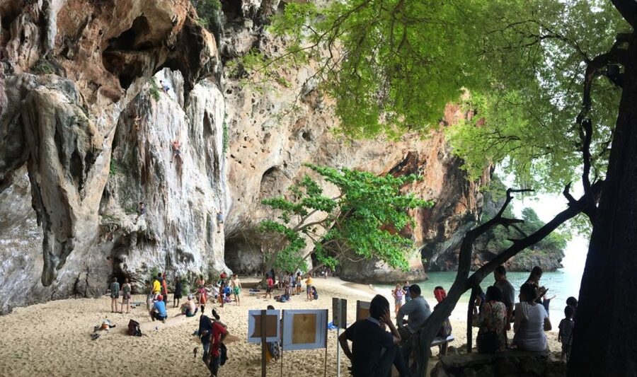 Krabi: 4 Islands Day Trip by Speedboat Including Lunch Box - What the speedboat is really like