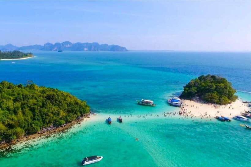 Krabi: 4 Islands Tour by Speedboat with Lunch and Snorkeling - Chicken Island and the famous rock profile
