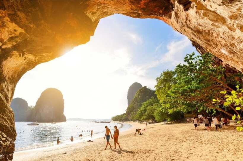Krabi: 4 Islands Tour by Speedboat with Lunch and Snorkeling - Tup Island and the sandbank at low tide