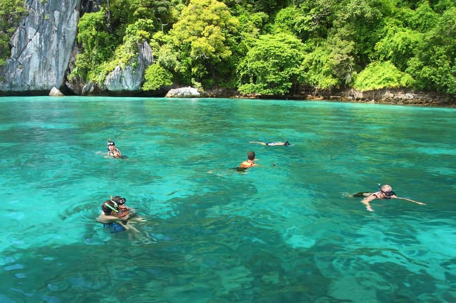 Krabi: Early Bird Phi Phi, Maya & 4 Islands Speedboat Tour - Chicken Island and Poda Island finish the circuit