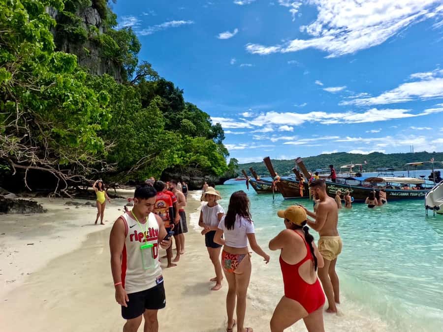 Krabi: Early Bird Phi Phi, Maya & 4 Islands Speedboat Tour - What the speedboat day feels like