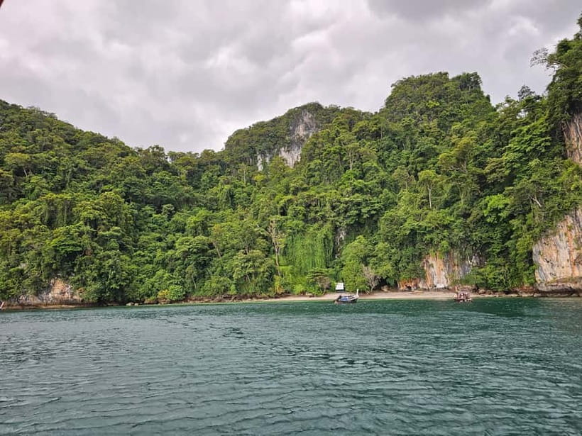 Krabi: Hong Island & 4 Islands Day Trip by Neptune Speedboat - Lao Lading, a small cove for your first swim
