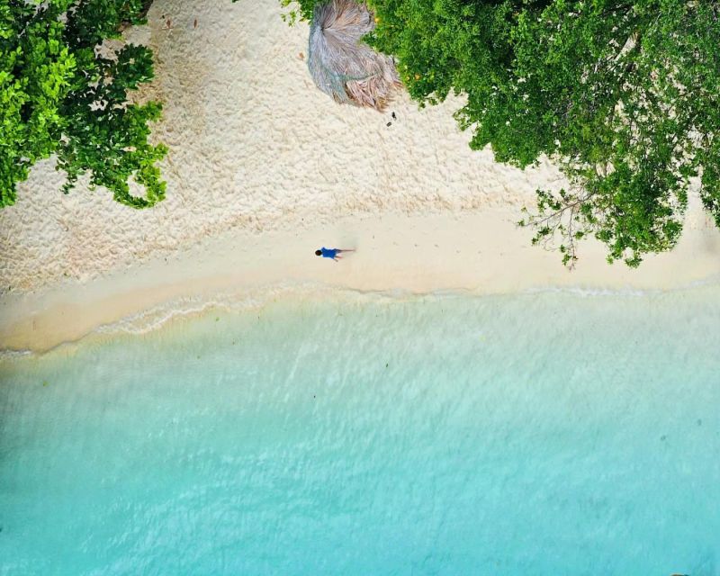 Krabi Hong Island Day Trip by Speed boat or Longtail Boat - Entering the emerald room at Hong Lagoon