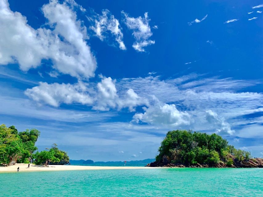 Krabi: Hong Island Day Trip by Speedboat with Thai Lunch - Hong Lagoon and its high limestone walls