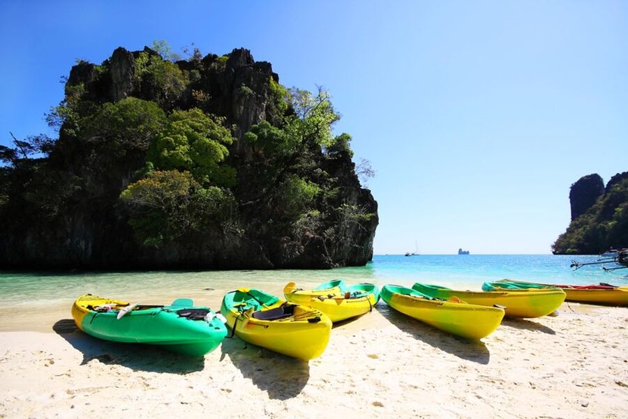 Krabi: Hong Islands Day Trip by Speedboat with Lunch - Hong Lagoon is the day’s most dramatic boat passage