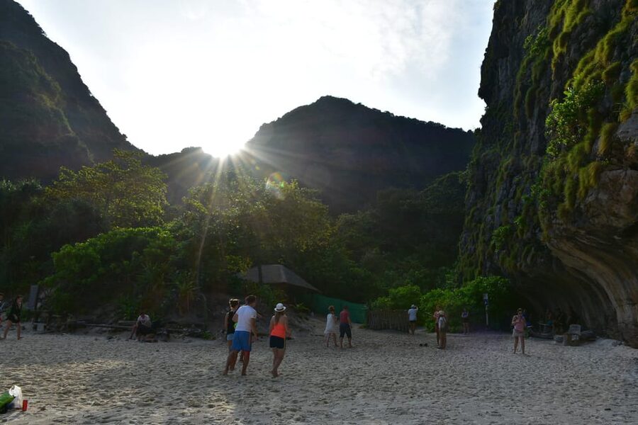 Krabi: Phi Phi Islands & Maya Bay Speedboat Tour with Lunch - The guide and crew make a real difference