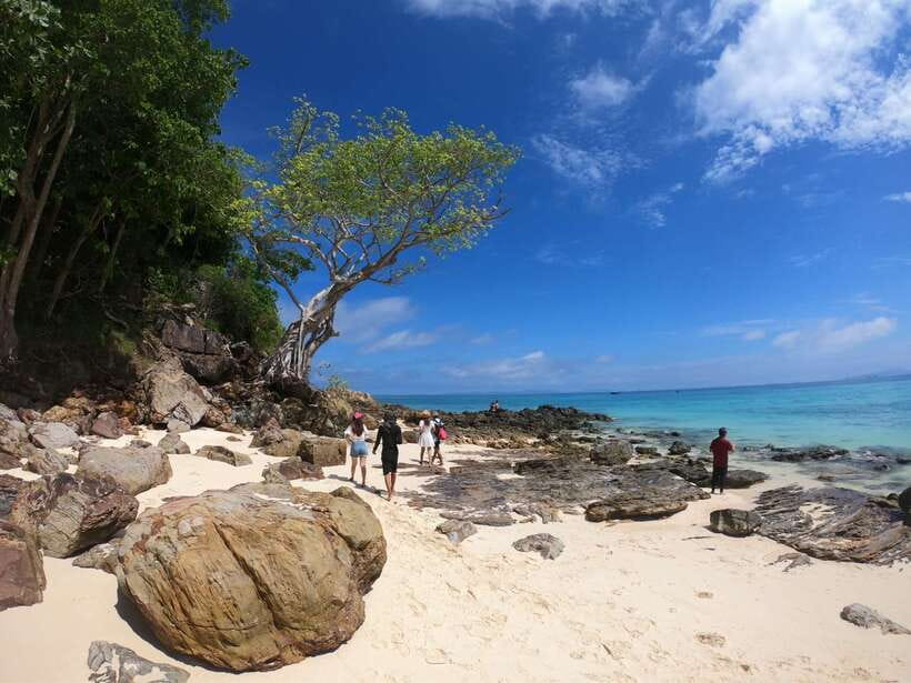 Krabi: Phi Phi Islands Speedboat Tour with Buffet Lunch - A fast boat into the Phi Phi Islands