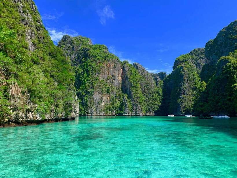 Krabi: Phi Phi Islands Speedboat Tour with Buffet Lunch - Pileh Lagoon and the cliffs of Koh Phi Phi Leh