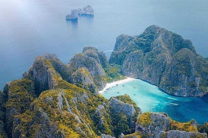 Krabi: Phi Phi, Maya Bay, Bamboo Island Speedboat Tour with Lunch - Lunch and free time on Phi Phi Don