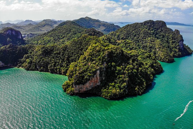 Krabi to James Bond and Hong Islands Offbeat Speedboat Tour - Guides, languages, and the human side of the trip