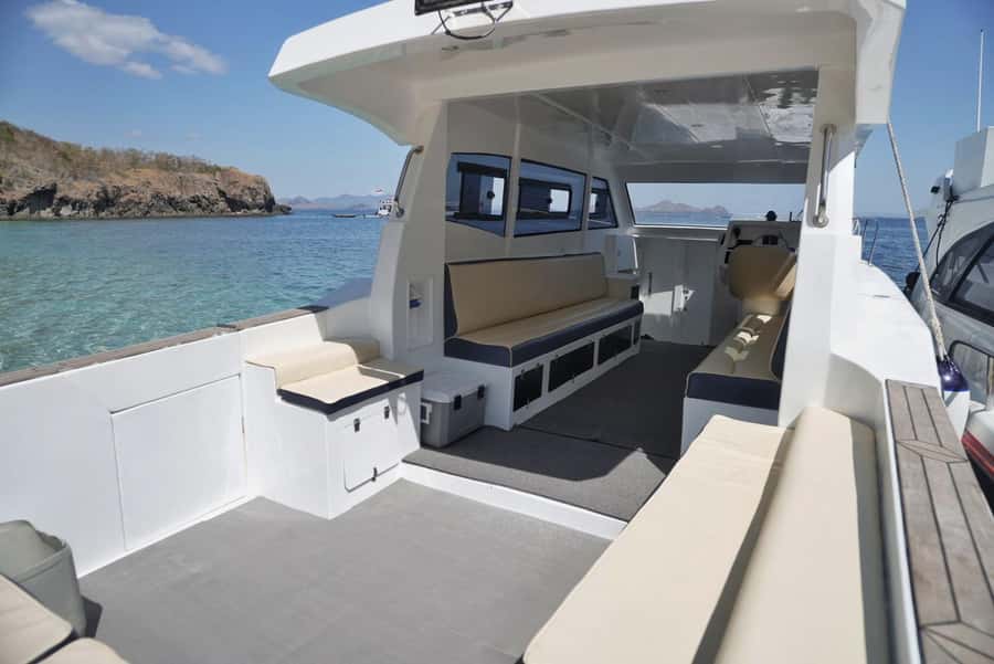 Labuan bajo: One Day Komodo Private & Shared Speedboat Trip - Lunch, Crew Care, and the Feel of the Boat