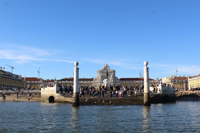 Lisbon Sunset Speedboat Tour - What the included wine and safety gear mean