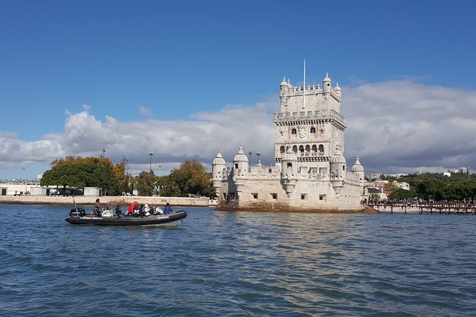 Lisbon: Sunset SpeedBoat Tour - Under the 25th of April Bridge
