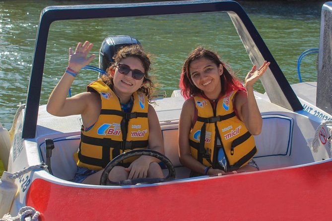 Live the experience of driving an Speedboat & Snorkel in CANCUN - What the safety briefing means on the water
