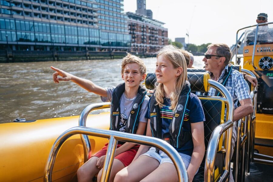 London: 45-Minute Speedboat Sightseeing Tour - St. Paul’s, the Globe, and the Shard from the water