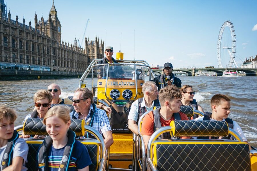 London: 45-Minute Speedboat Sightseeing Tour - The Tower of London and the turn at Tower Bridge