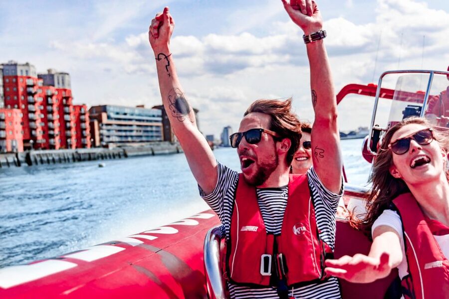 London: River Thames Speed Boat Tour - The slow sightseeing run through central London