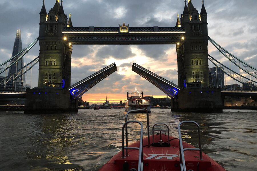 London: River Thames Sunset Speedboat Experience with Drink - Why this is not a standard Thames cruise