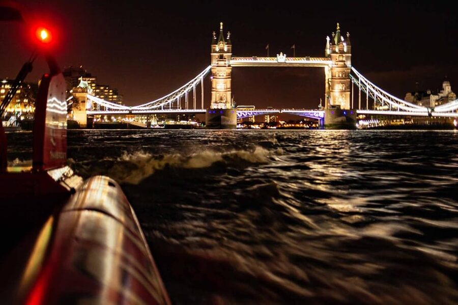 London: River Thames Sunset Speedboat Experience with Drink - St Paul’s, Shakespeare’s Globe, and the City