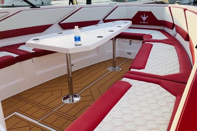 Luxury Sport Speed Boat Rental in Dubai - What the private format is worth