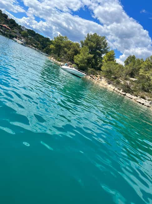Magnific blue lagoon, speed boat water, wine&towels included - A fast ride from Split to the Dalmatian islands
