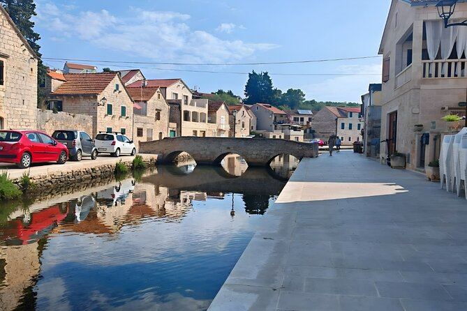 Makarska: 3-Island Golden Horn and Blue Lagoon Speedboat Tour - Vrboska: a quieter hour on Hvar