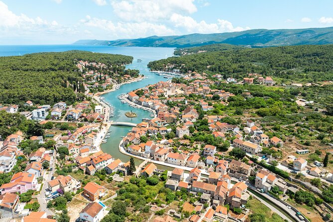 Makarska: 3-Island Golden Horn and Blue Lagoon Speedboat Tour - What the speedboat ride adds