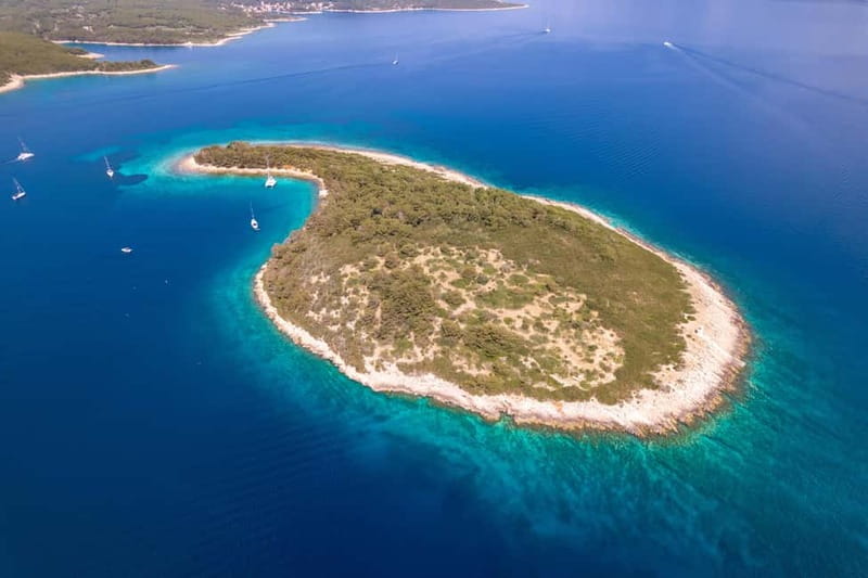 Makarska: 3-island Speedboat Cave & Blue Lagoon Tour - What the speedboat is really like