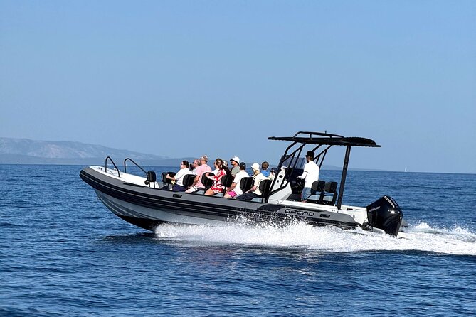 Makarska: 3-Island Speedboat Tour with Cave and Blue Lagoon - Jelsa gives the day a useful pause