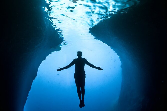Makarska: 3 Island Speedboat Tour with Little Blue Cave & Lagoon - A fast route across three Croatian islands