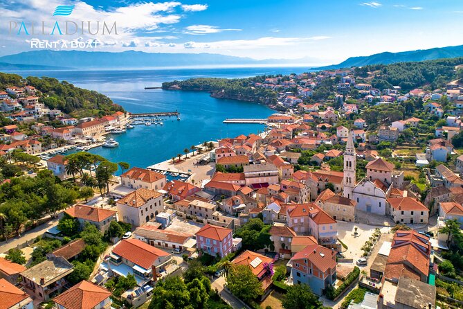Makarska: 3 Island Speedboat Tour with Little Blue Cave & Lagoon - Jelsa offers an hour off the boat