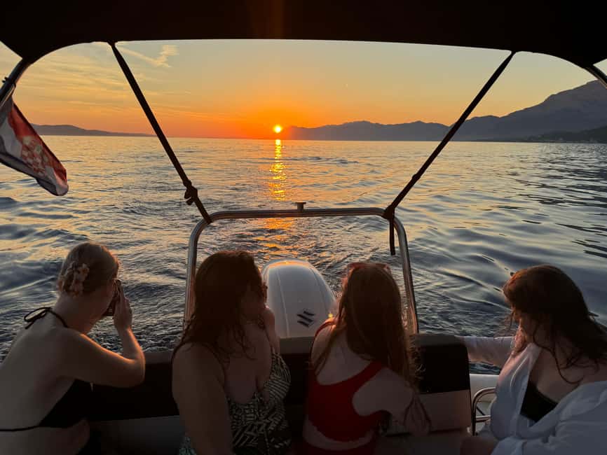 Makarska: Speedboat Sunset Tour to hidden bay on island Brač - From Makarska harbor to the open water