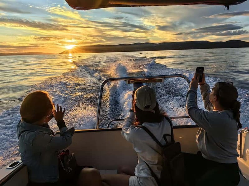 Makarska: Speedboat Sunset Tour to hidden bay on island Brač - Small group comfort and the role of the skipper