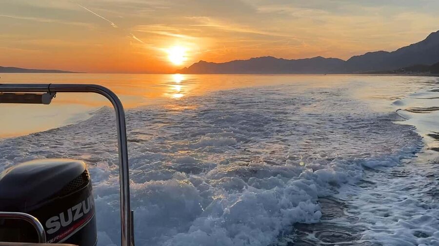 Makarska: Speedboat Sunset Tour to hidden bay on island Brač - Puntica Bay: 40 minutes in the water