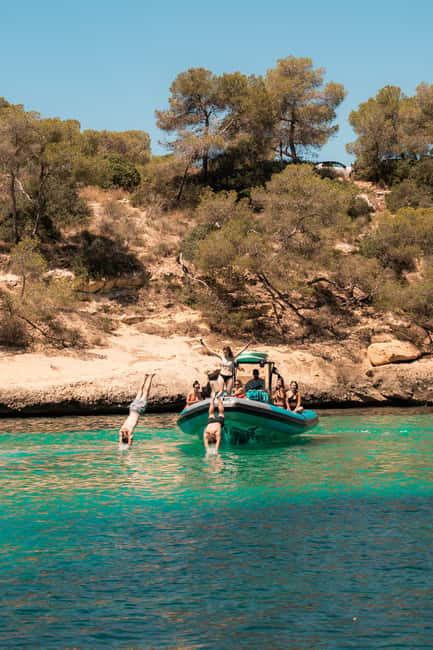 Mallorca: 2h speedboat tour, visit caves, cliffs and snorkel - A fast start from Puerto Club de Mar