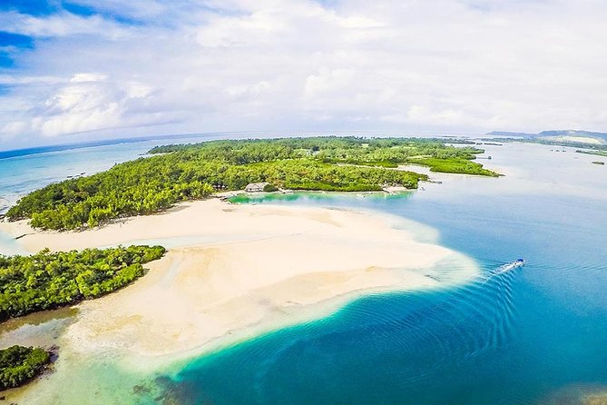 Marvelous Ile aux Cerf island: Speed Boat, Parasailing, Lunch & GRSE waterfall - Timing, Group Size, and What to Pack