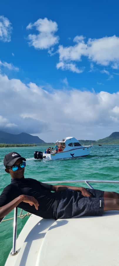 Mauritius: Snorkel and Swim with Dolphins on Speedboat Tour - How the Two Hours Usually Feel