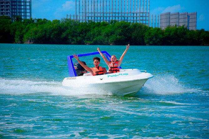 Mayan Ritual + Speed Boat Tour + Snacks - Nichupté Lagoon: taking the wheel of the speedboat