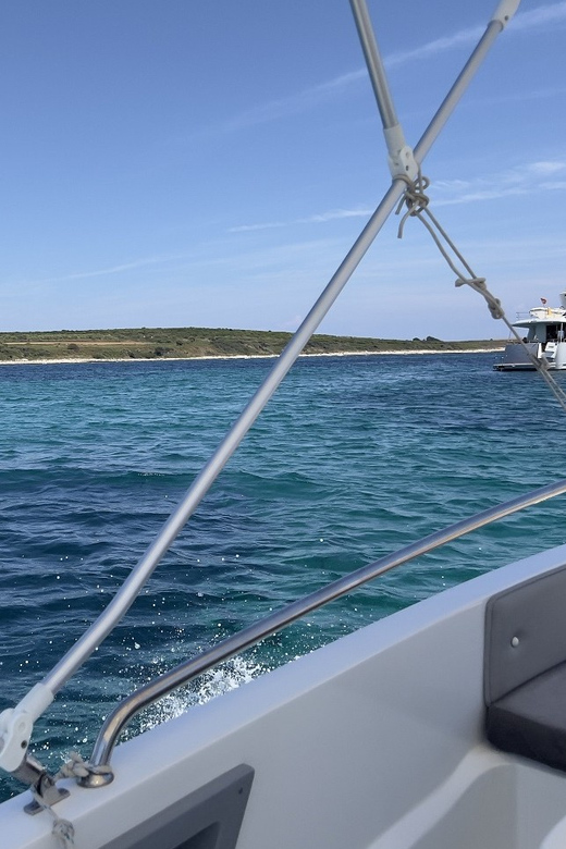 Medulin: Morning on Speedboat with Cave & Island Snorkeling - Key points at a glance
