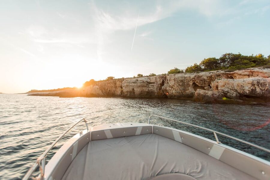 Medulin: Sunset on Speedboat with Lighthouse and Wine - Porer Lighthouse and the 40-minute sunset stop